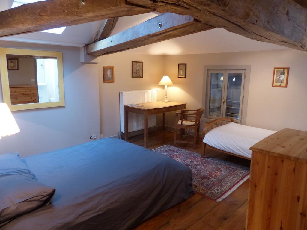 Le Domaine De Panissac Bed & Breakfast Berneuil  Room photo